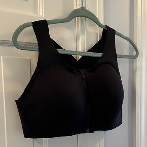 New Lululemon Athletic BlackSportsBra Size40C,Zip Front,Criss X back never worn